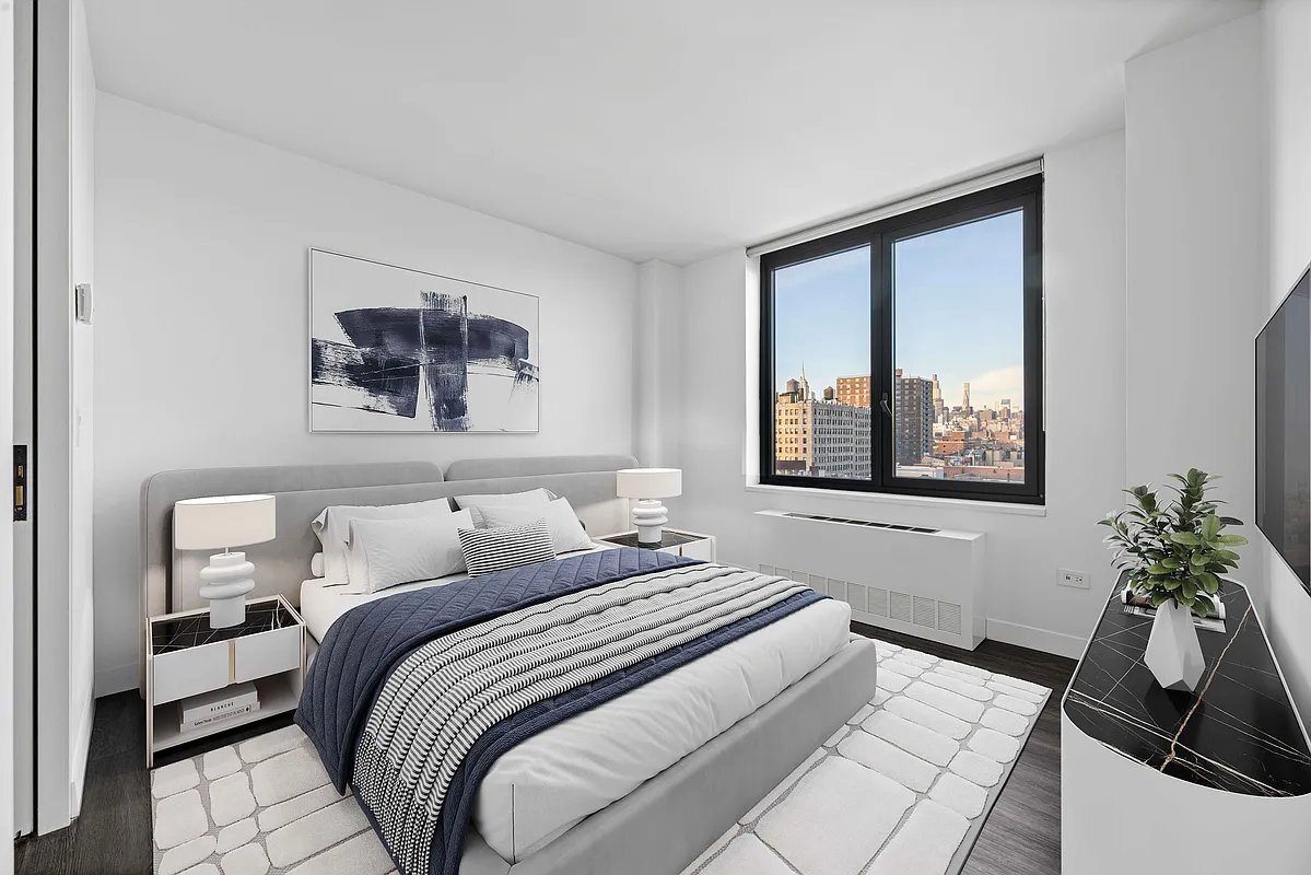 Building Photo - 250 E Houston St