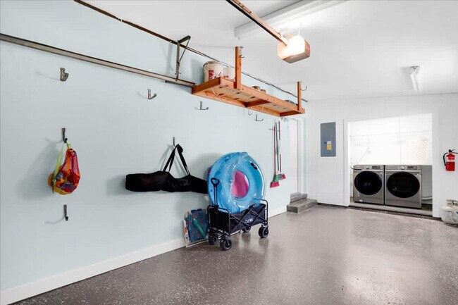 Building Photo - 115 Leland St SE