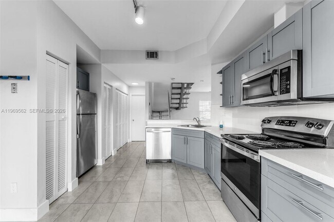 Building Photo - 10450 SW 154th Ct