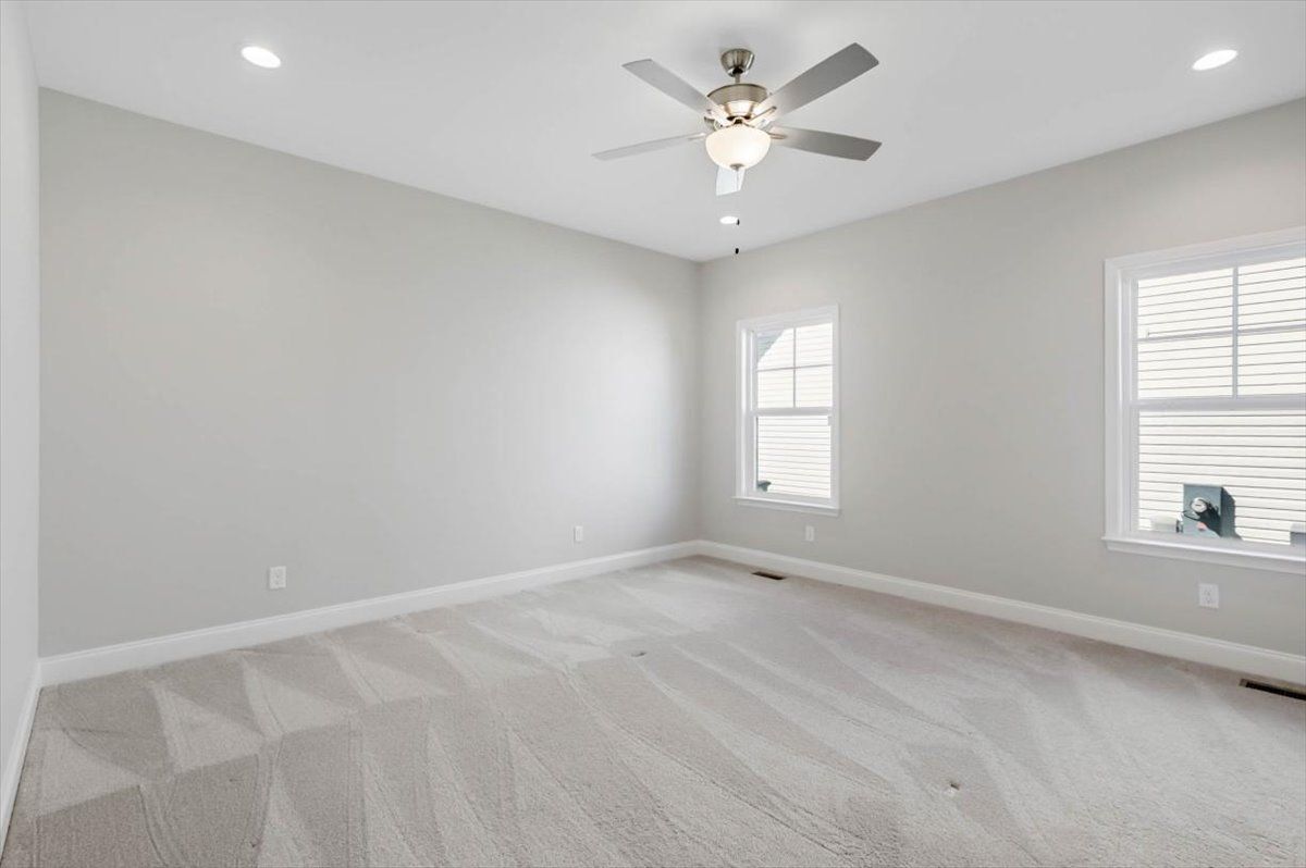 Building Photo - 1826 Oakvale Dr