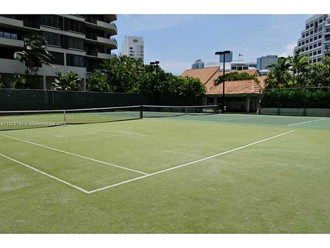 Building Photo - 520 Brickell Key Dr