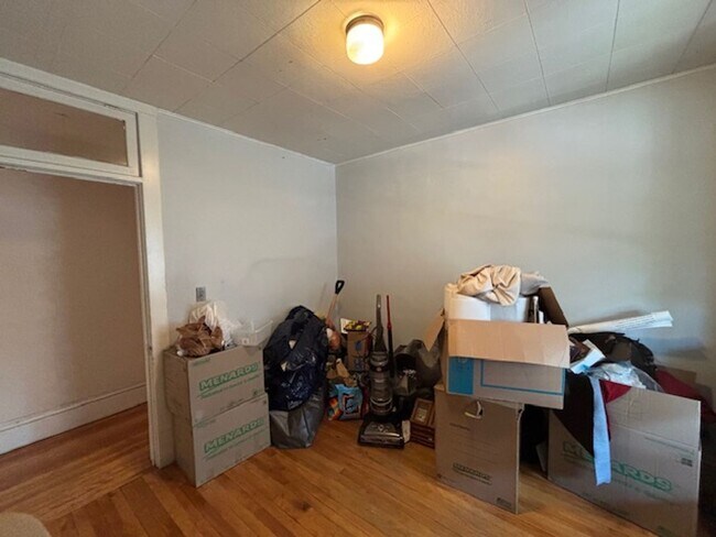 Building Photo - 2 BR/1 BA Apartment in a Great Minneapolis...