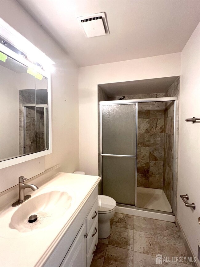 Building Photo - 18 Adams Ct