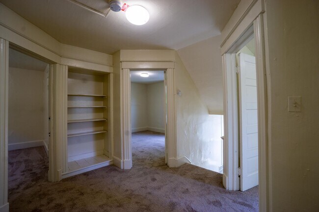 Building Photo - 909 Lancaster Ave