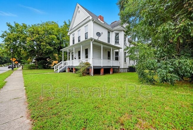 Building Photo - 1801 4th Ave