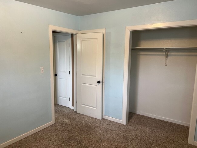 Building Photo - Amazing price amazing location 3+ bedroom ...