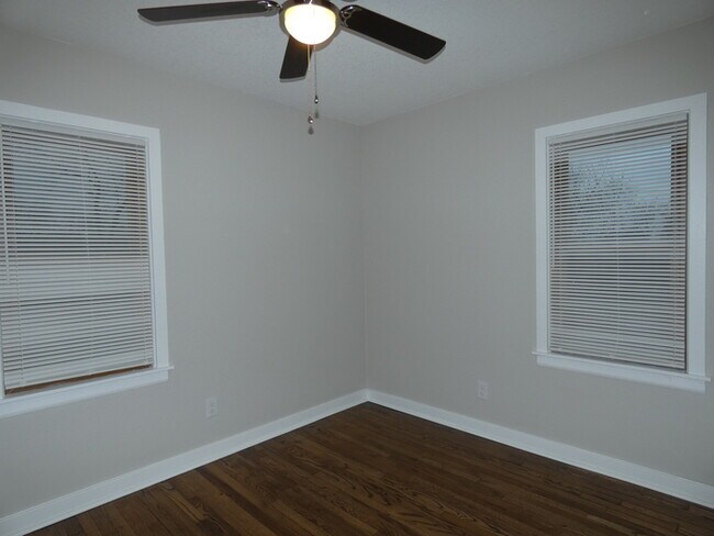 Building Photo - Beautiful Updated Home in North Kansas City School District!