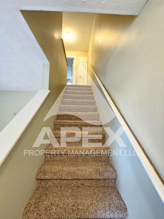 Building Photo - MOVE-IN SPECIAL, $1 RENT!! - Spacious 2Bd - 1.5 Ba Town Home---WEST--CEDAR BLUFF!