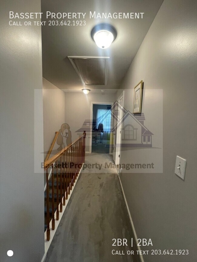 Building Photo - 40 Manorwood Dr