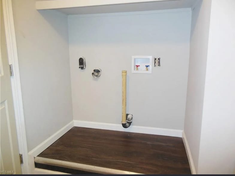 Building Photo - 1651 Mentor Ave