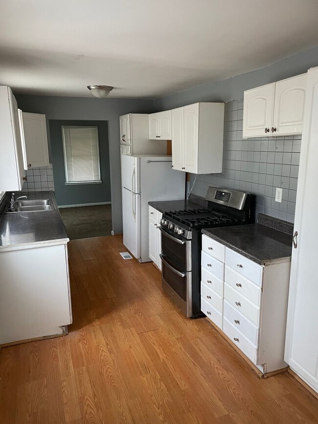 Building Photo - 3 Bedroom Home In Farmington Hills