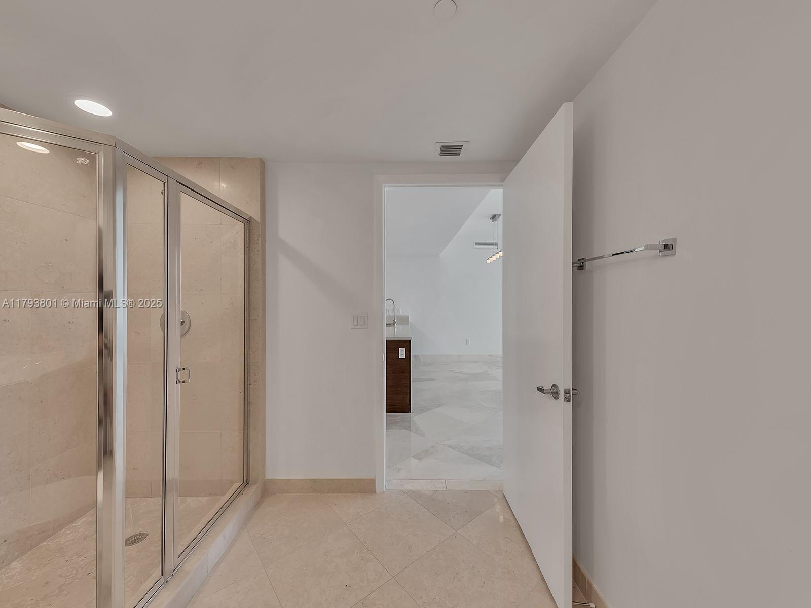 Building Photo - 475 Brickell Ave