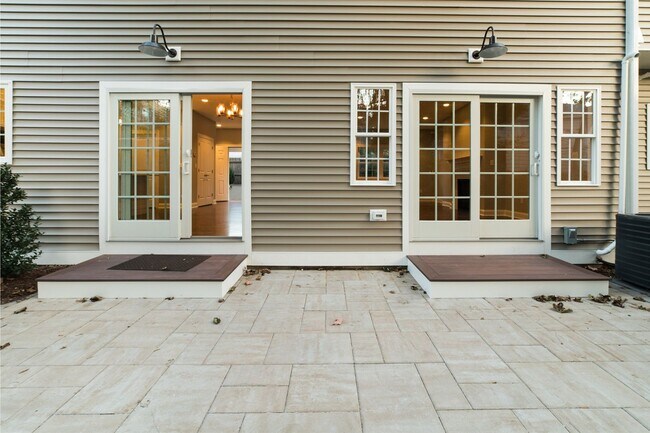Building Photo - Luxury 3-Bed/1.5 Bath East Rock Condo Avai...