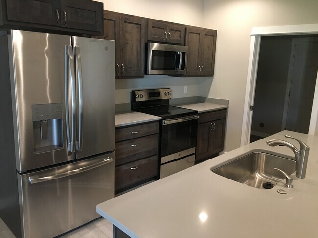Building Photo - Modern Townhome with Heated Garage