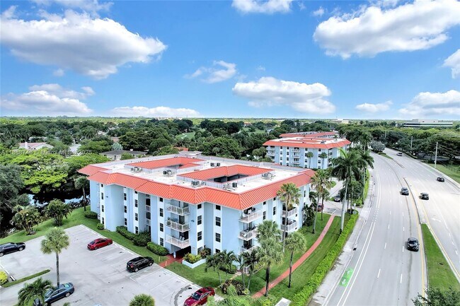 Building Photo - 505 S Pine Island Rd