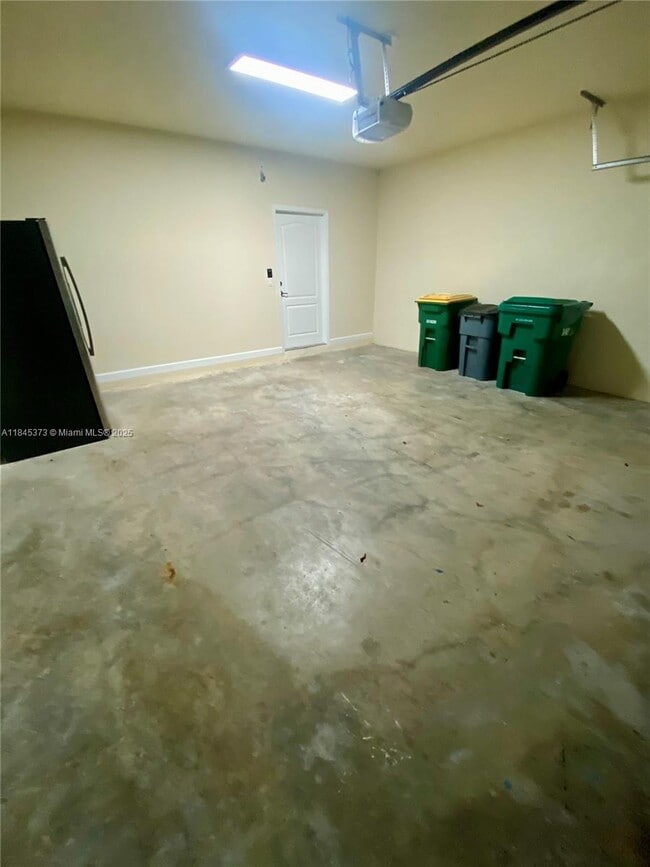 Building Photo - 9604 Town Parc Cir N