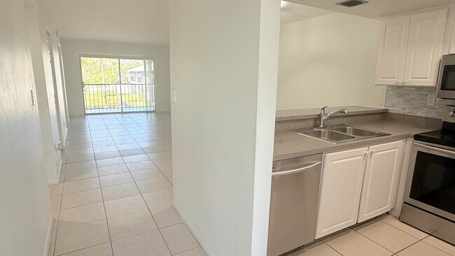 Building Photo - 905 Southridge Rd