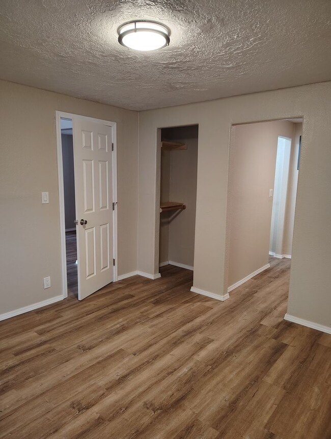 Building Photo - AVAILABLE NOW- Newly remodeled - Cute and ...