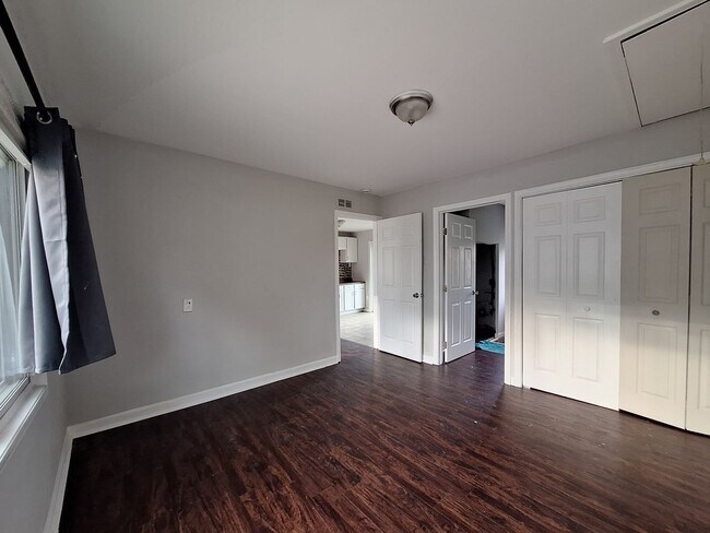 Building Photo - Ready to be your next home!  Three bedroom ranch is beautiful Roseville