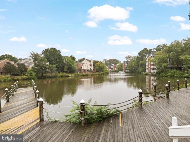Building Photo - 7596 Lakeside Village Dr