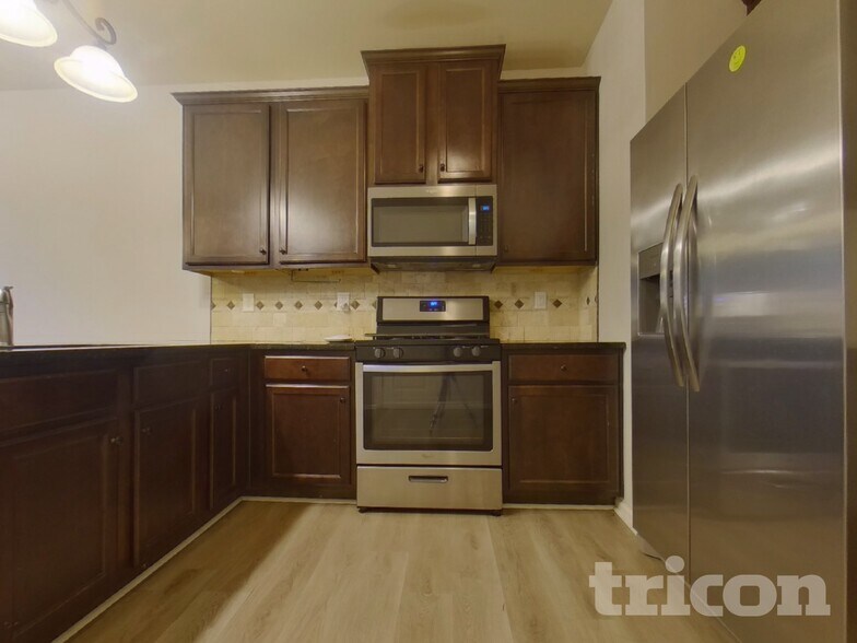 Building Photo - 2500 Wingfield Dr SW