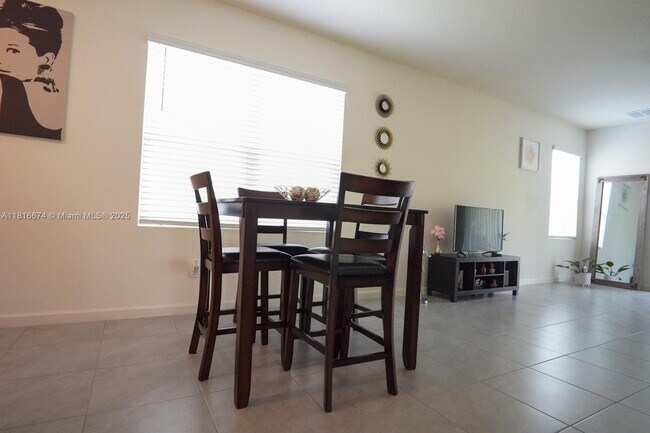 Building Photo - 10770 SW Vasari Way