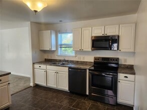 Building Photo - 81 Bayview Ave