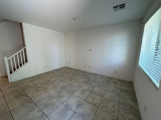Building Photo - 3 bedroom townhome in Henderston gated community