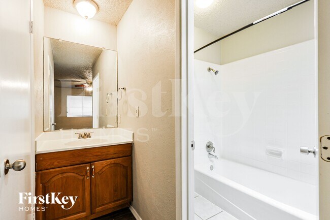 Building Photo - 218 Long Shadow Ln