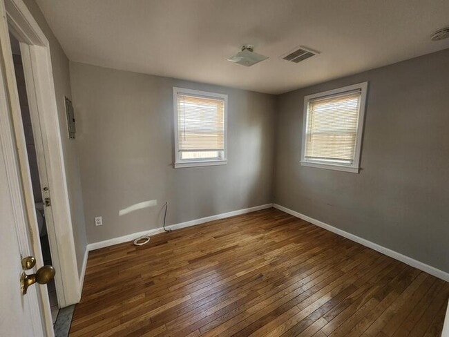 Building Photo - 17 Lagrange Ave