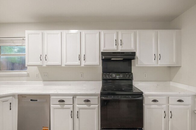 Building Photo - FRESHLY PAINTED  |  OPEN CONCEPT  |  NEAR SCHOOLS & SHOPPING