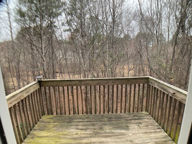 Building Photo - 3 Bed, 3.5 Bath Townhome with Garage!