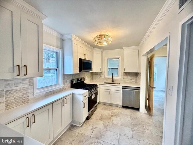 Building Photo - 2415 Fairhaven Ave