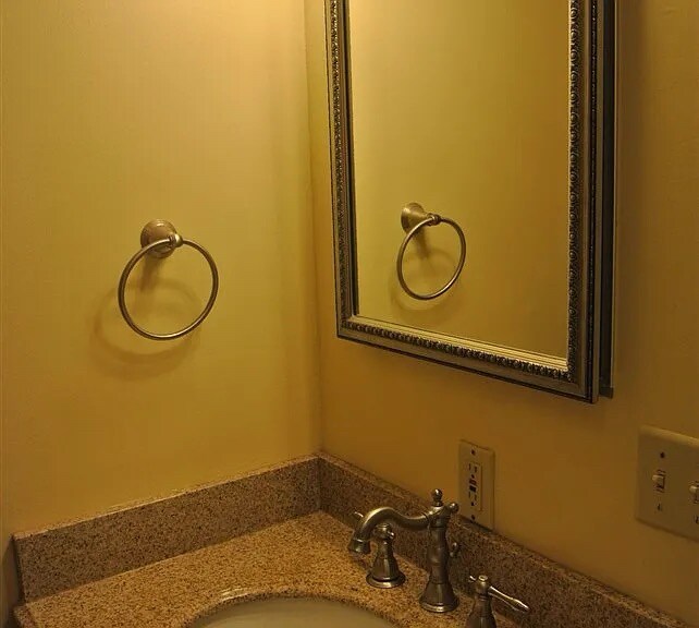 Building Photo - 905 Crestview Ln