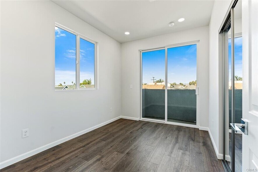 Building Photo - 136 W 48th St