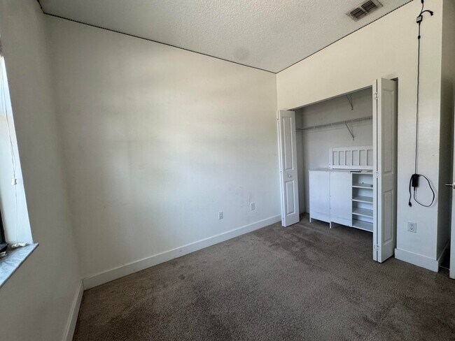 Building Photo - 2037 Oysterwood Ln