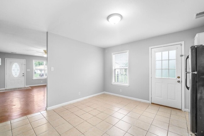 Building Photo - Lovely ranch style minutes from Fort Campbell