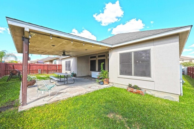 Building Photo - 318 Silverleaf Oak