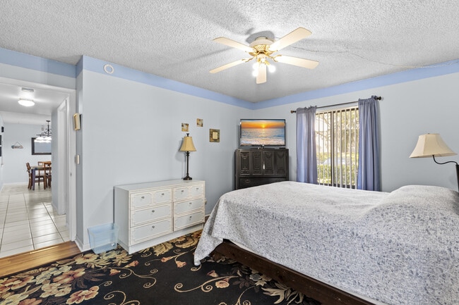 Building Photo - 1004 Green Pine Blvd