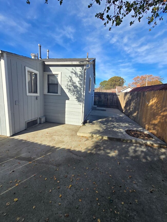 Building Photo - SIngle Story Home located in El Sobrante, ...