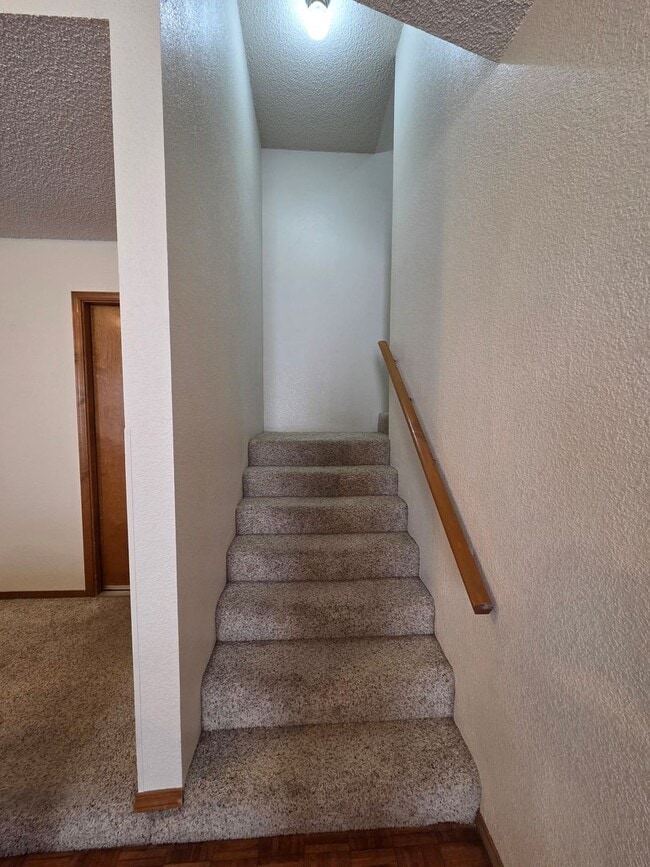 Building Photo - Large 4 Bdrm/3 Bath Home Close to Holloman AFB