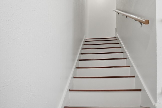 Building Photo - 5817 Valley Forge Dr