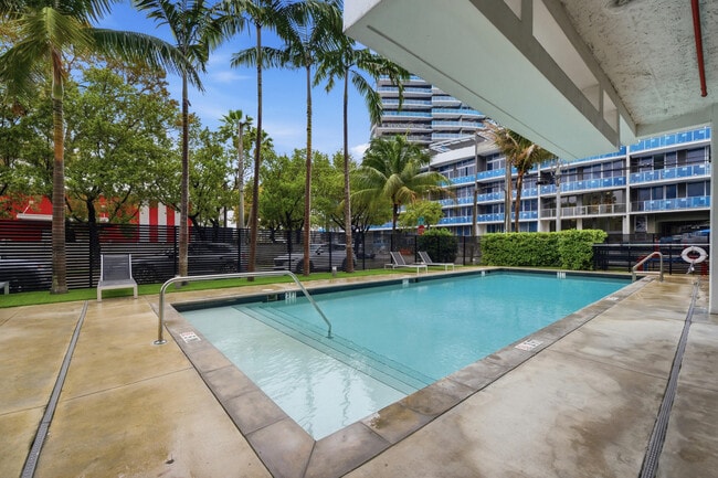 Building Photo - 13800 Highland Dr