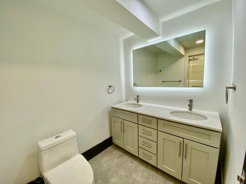 Building Photo - 116 E Randolph Ave