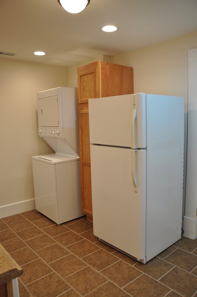 Building Photo - Walk to Campus - Pre-Leasing Now for the F...