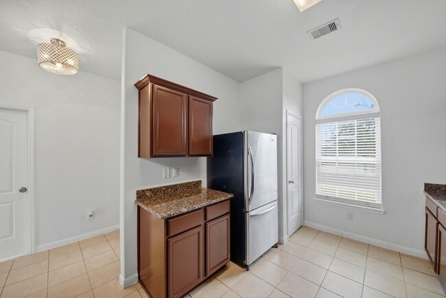 Building Photo - 2006 Quiet Palm Ln