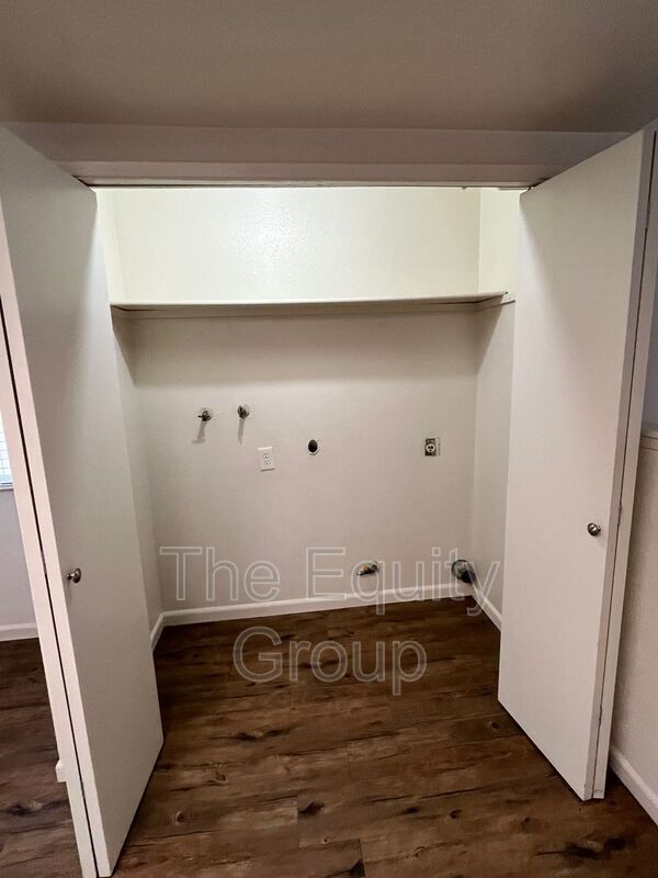 Building Photo - 4052 W Meadow Ave