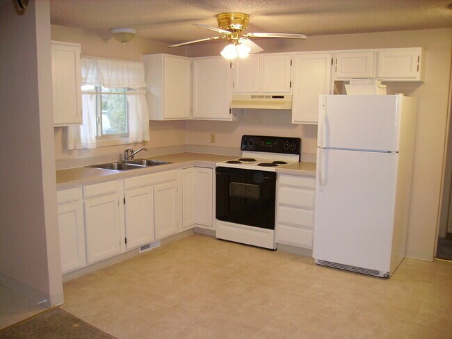 Building Photo - 1422 Lynn Ave