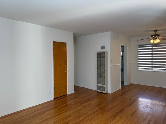 Building Photo - 1055 Thompson Ave