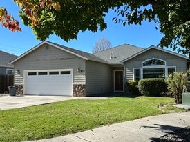 Building Photo - 818 Solano Cir